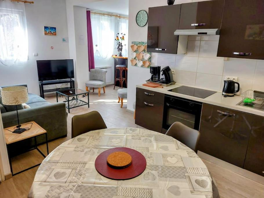 Gite 65 M2 200 M Gare T-G-V 400 M Centre-Ville Grand Parking 250 Places Gratuit Face Au Logement อาร์ราส ภายนอก รูปภาพ